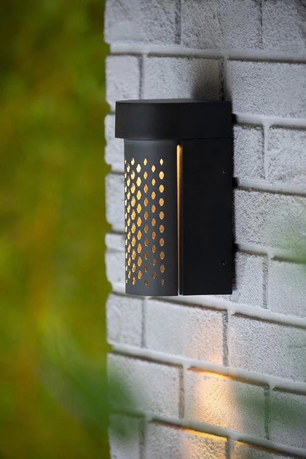 Lucide KIRAN - Wandlamp Buiten - LED - 1x10W 2700K - IP65 - Zwart - sfeer 1
